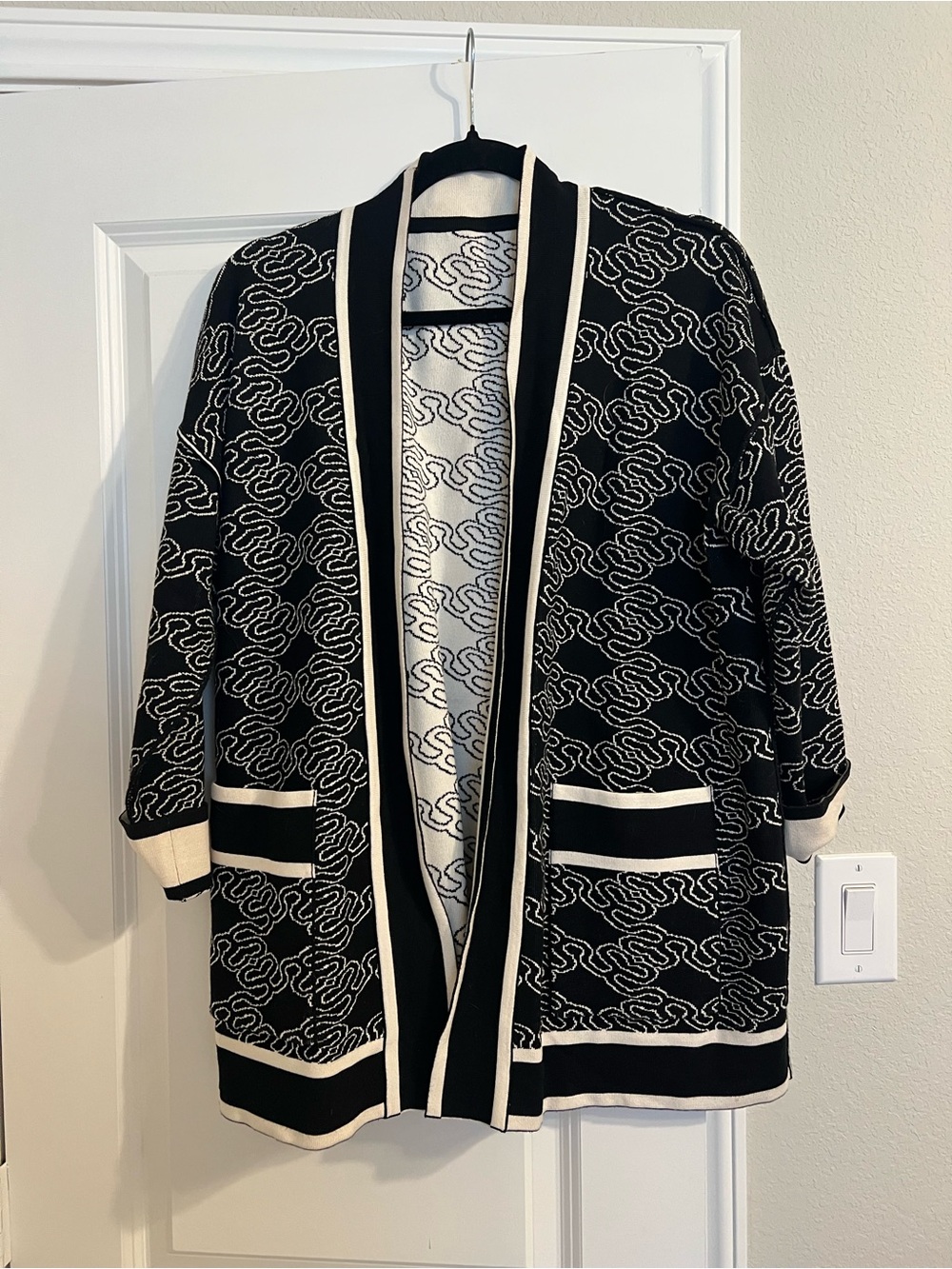 Black and Cream Reversible Open-Front Patterned Women’s Sweater Cardigan